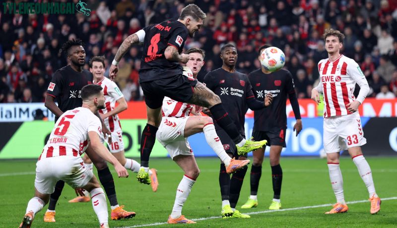 Bundesliga - giải đấu của bàn thắng và tốc độ Bundesliga - giải đấu của bàn thắng và tốc độ